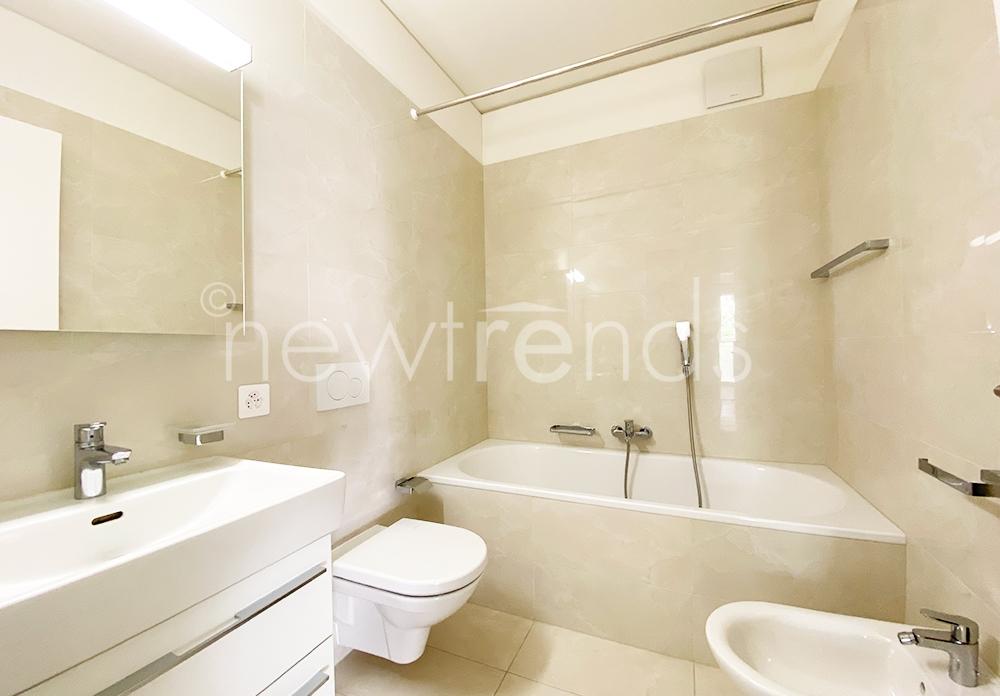 affittasi moderno appartamento con ampia terrazza ed area esterna a lugano: foto bagno con vasca