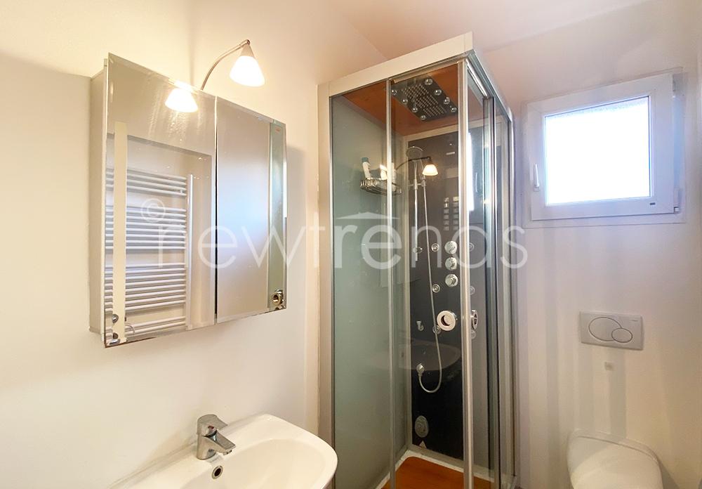 affittasi luminoso appartamento arredato 3,5 locali  zona tranquilla e servita  a lugano - viganello: foto bagno doccia