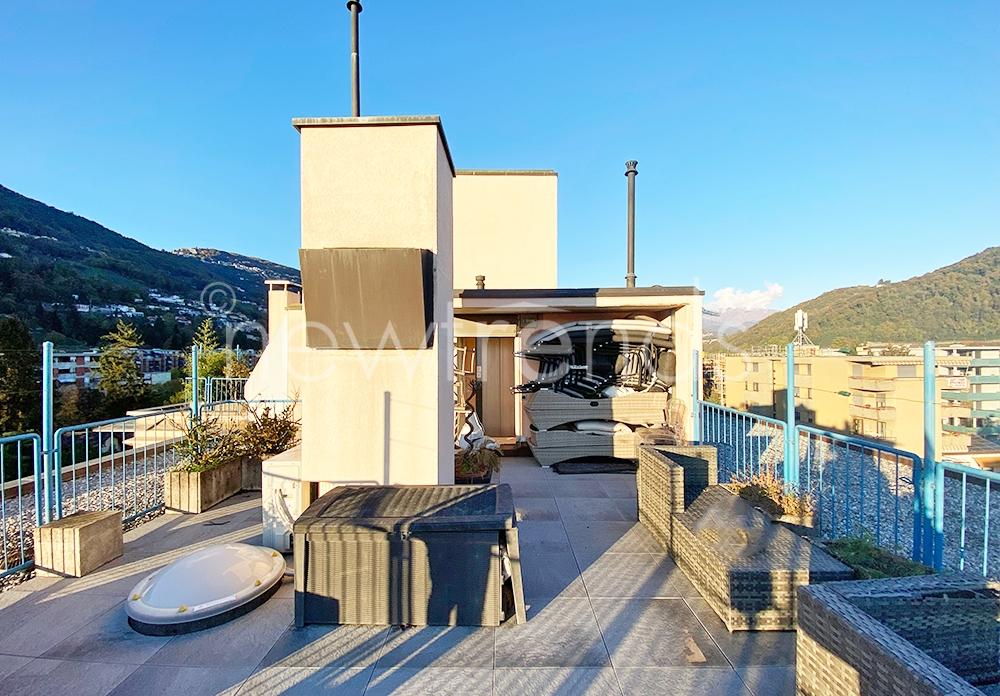 vendesi soleggiato attico con rooftop e parziale vista lago, ottime finiture a agno: foto rooftop 