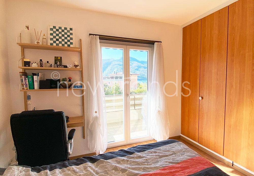 vendesi appartamento parziale vista lago (affittato) a melide: foto camera da letto