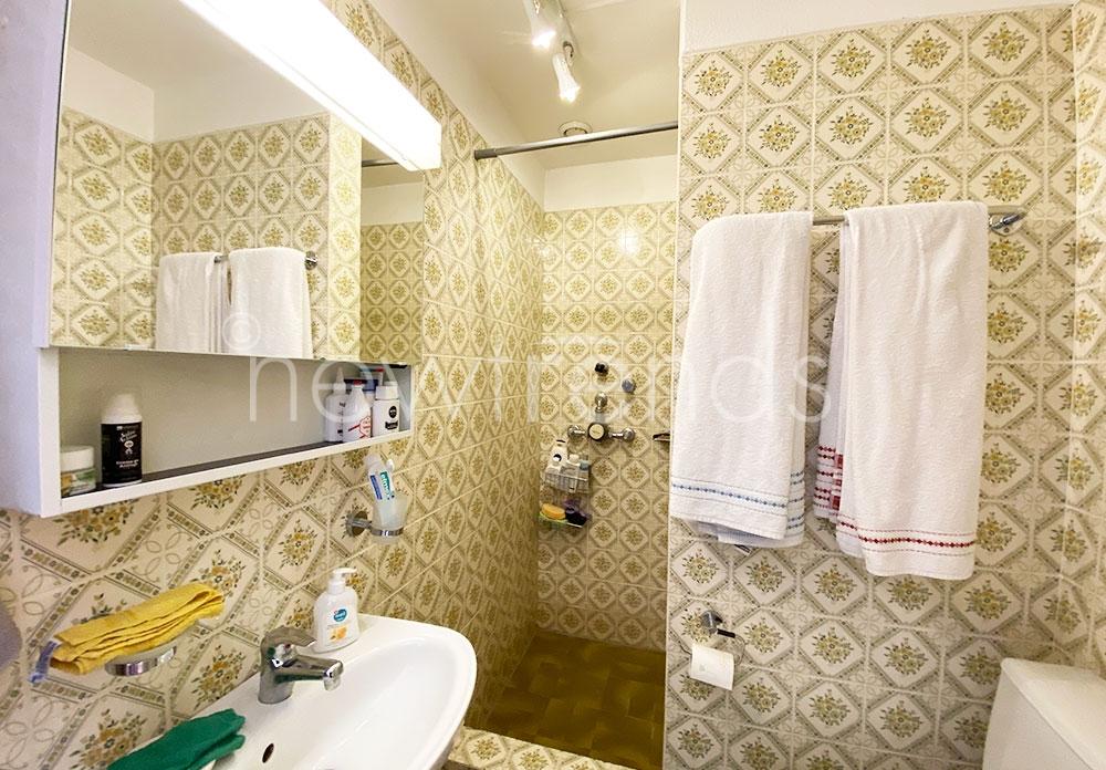 vendesi appartamento parziale vista lago (affittato) a melide: foto bagno doccia