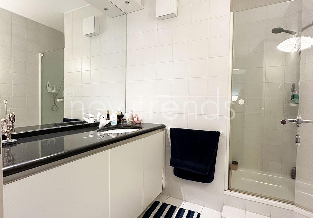 vendesi appartamento 4.5 locali in stabile di poche unitÀ a gentilino: foto bagno con doccia