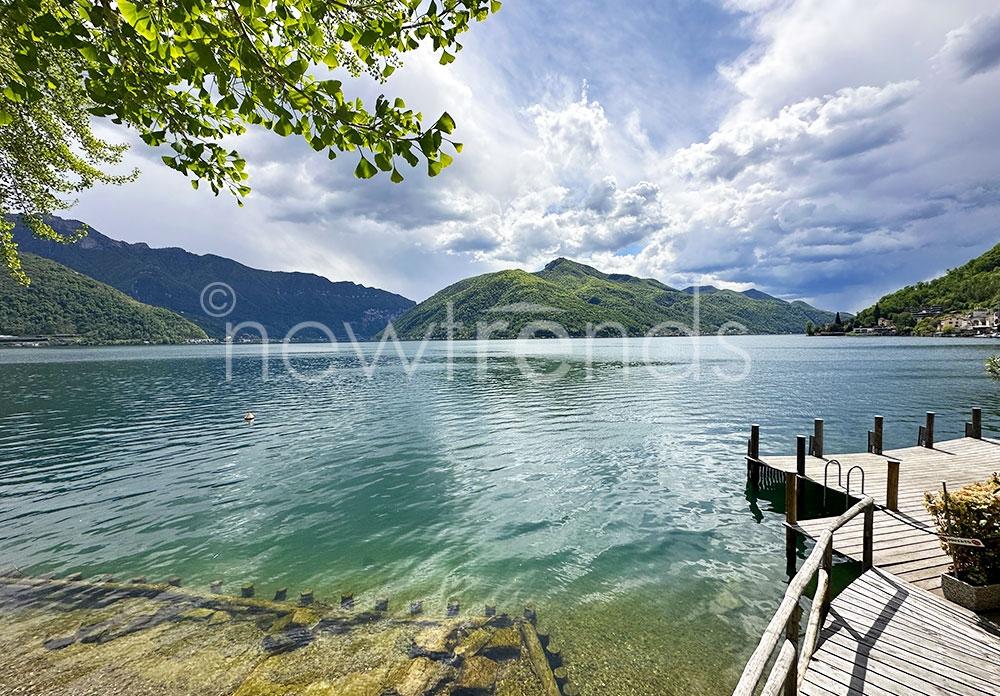 vendesi elegante e moderno appartamento-studio con spazio esterno ad un  minuto dal lago  a melide: foto lungolago di melide